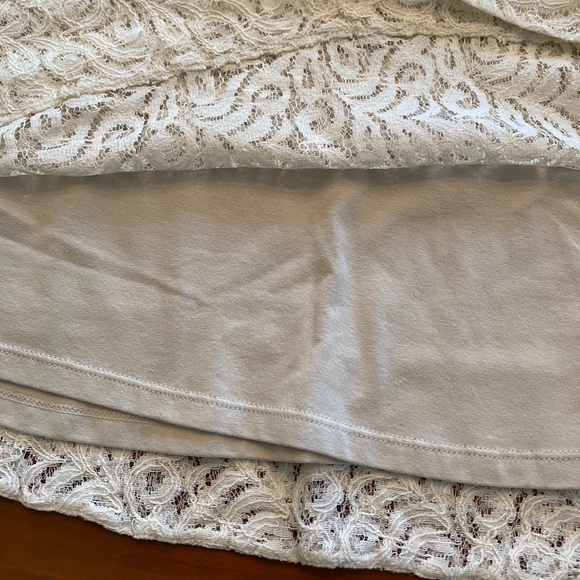 Express Cream Lace Skirt - Picture 3 of 6